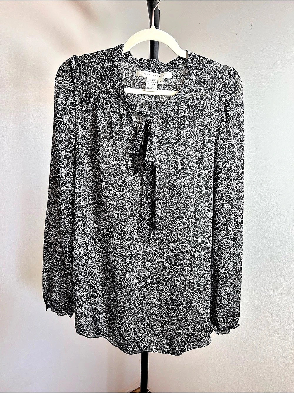 Max Studio Floral Blouse in Black & White Size Large